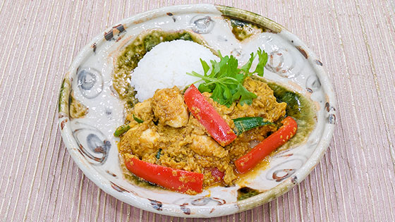 『春は卵』お家で本格エスニック【鶏肉と卵のタイ風カレー炒め】