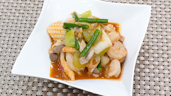 『フライパンひとつで作ろう』香りを油に移して【海鮮香味炒め】