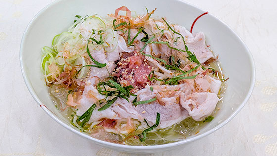 梅で元気に』即席めんを使って【冷やし梅ラーメン】｜I LOVE キッチン