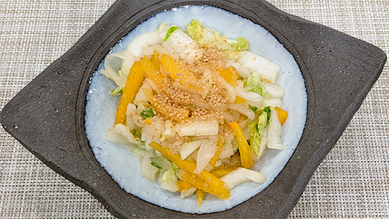 『秋ならではの食材を使って』果物の甘みをいかして【白菜と柿、梨のごま和え】