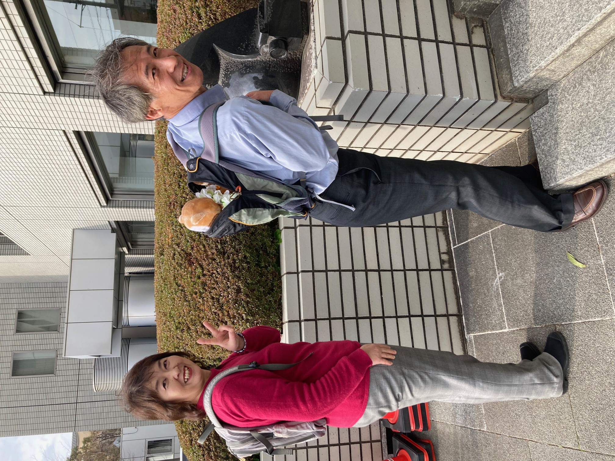 熊野古道に行こう！🎒　カバンの中からチラリとのぞいているのは…🌺