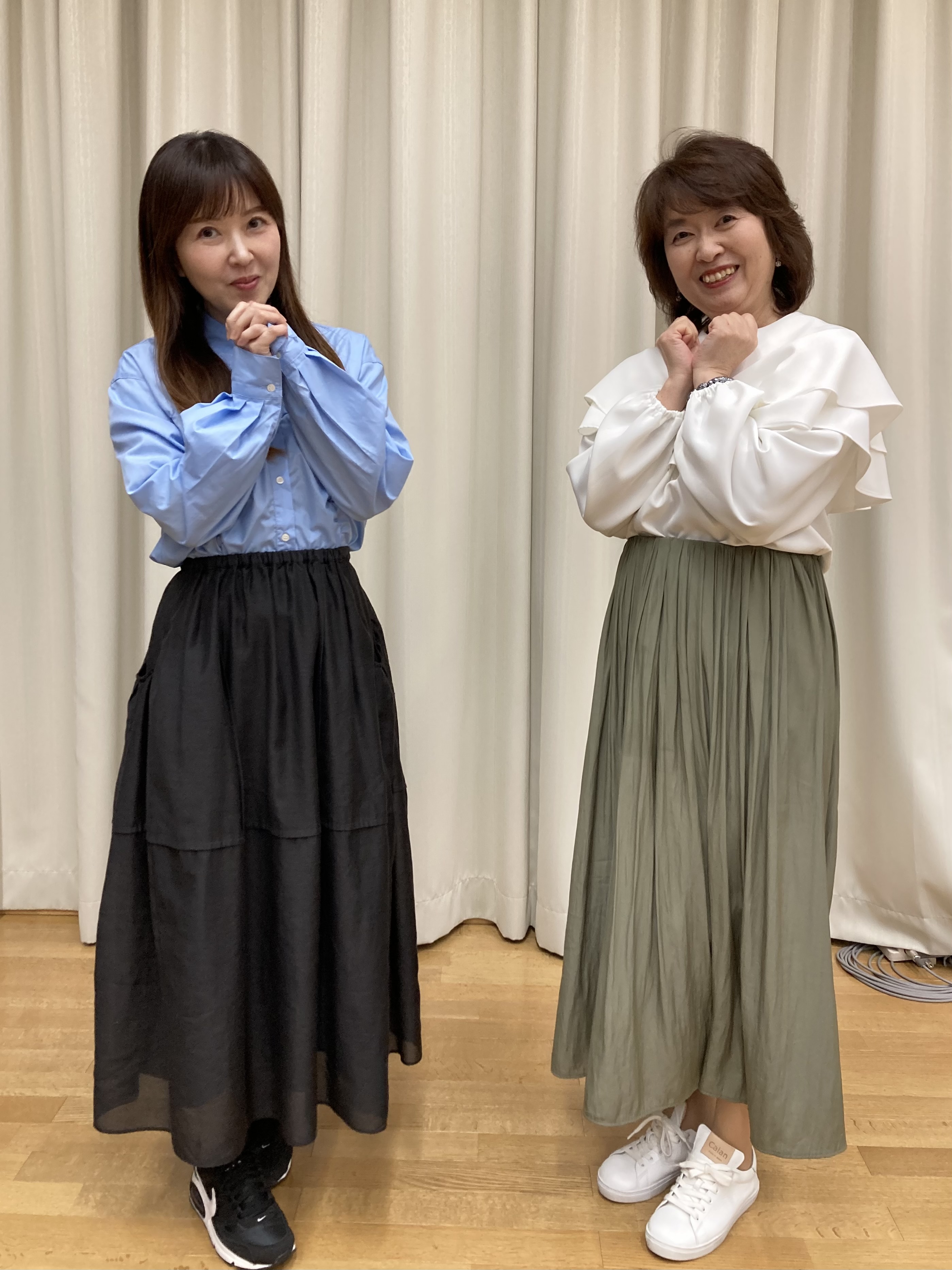 スタッフの希望でアイドルのようなかわいいポーズをしてもらいました💘コーデが偶然似ていてびっくり😦