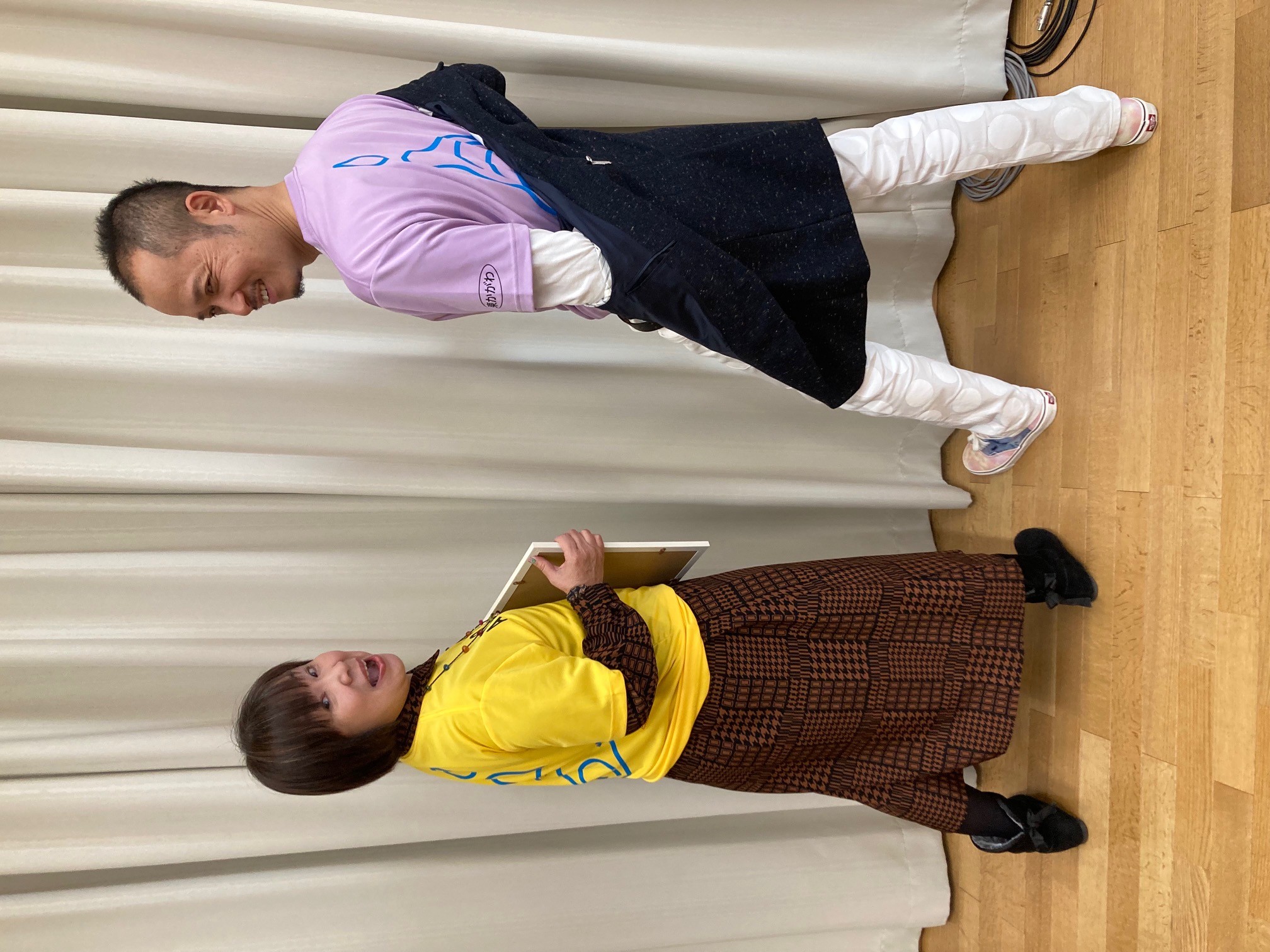 かわいいTシャツにも注目👀後ろにもかわいいデザインがあります！💛💜