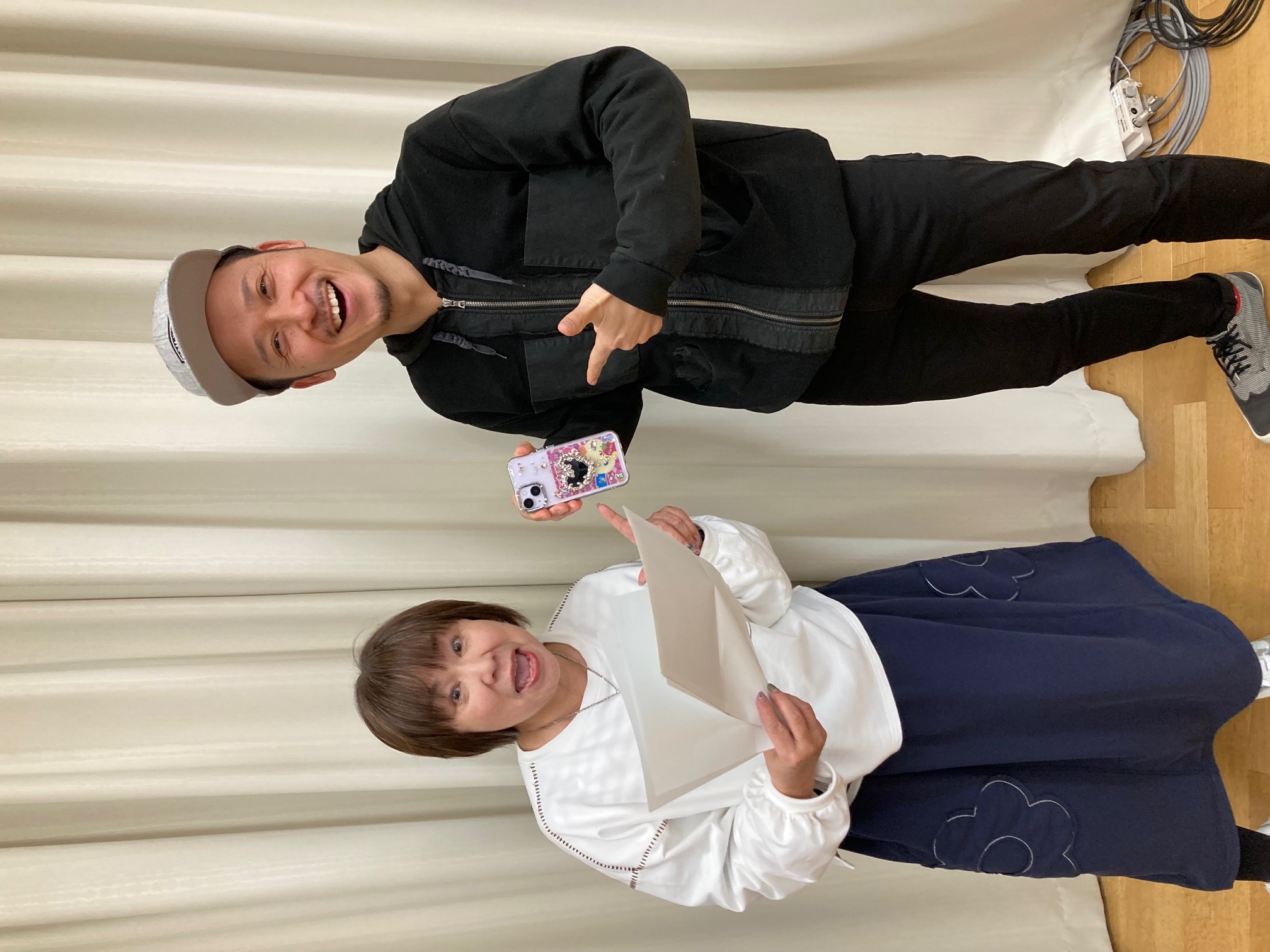 アナログ派!?デジタル派!?　お茶目な表情にも注目！　サムネイル画像も見てくださいね🐰