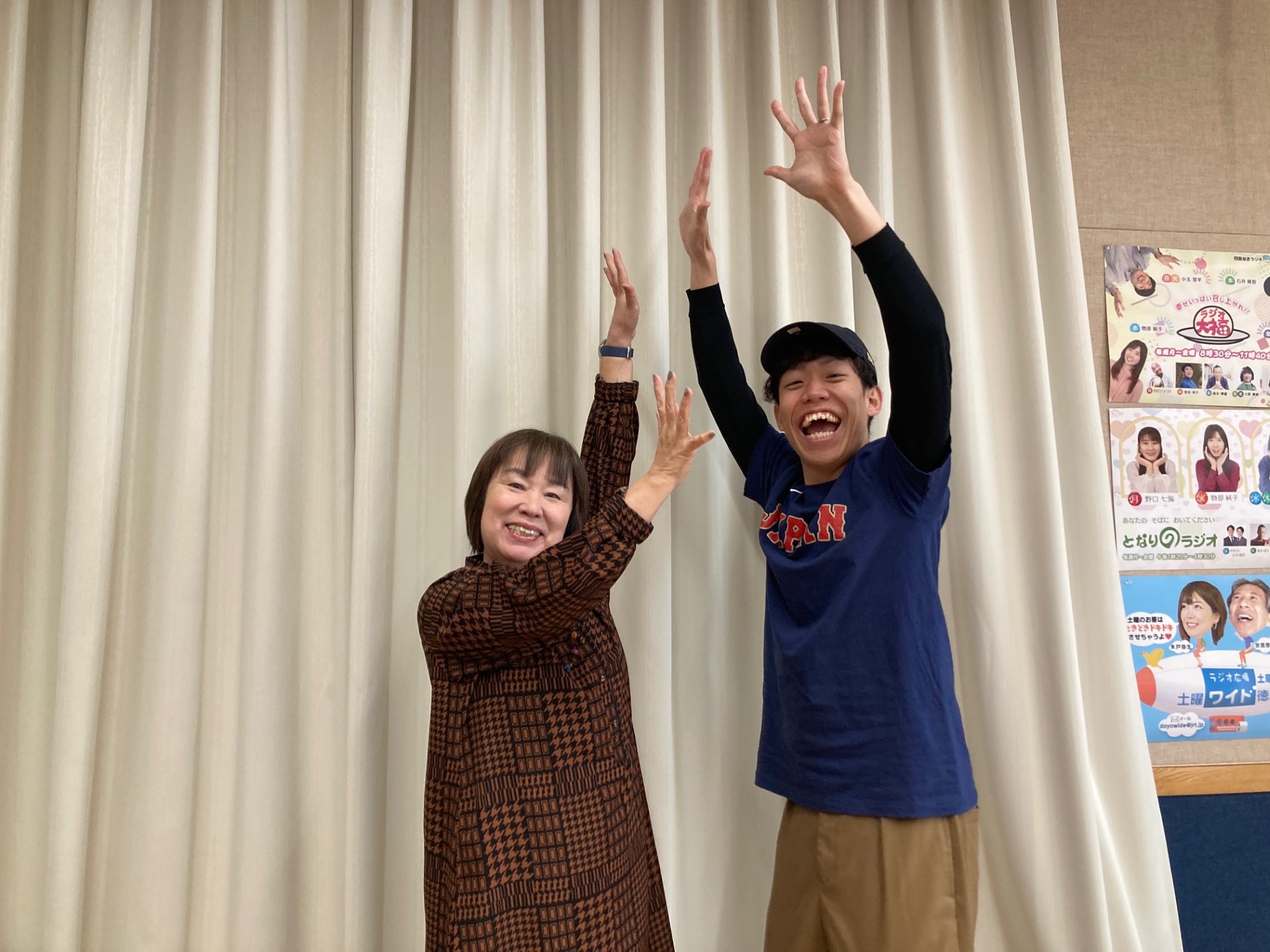 ハイタッチしようとしている2人(#^.^#)