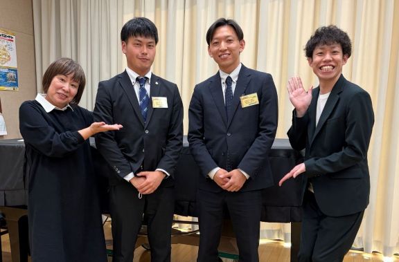 ぶつだんのもり　絹川さんと岸本さん