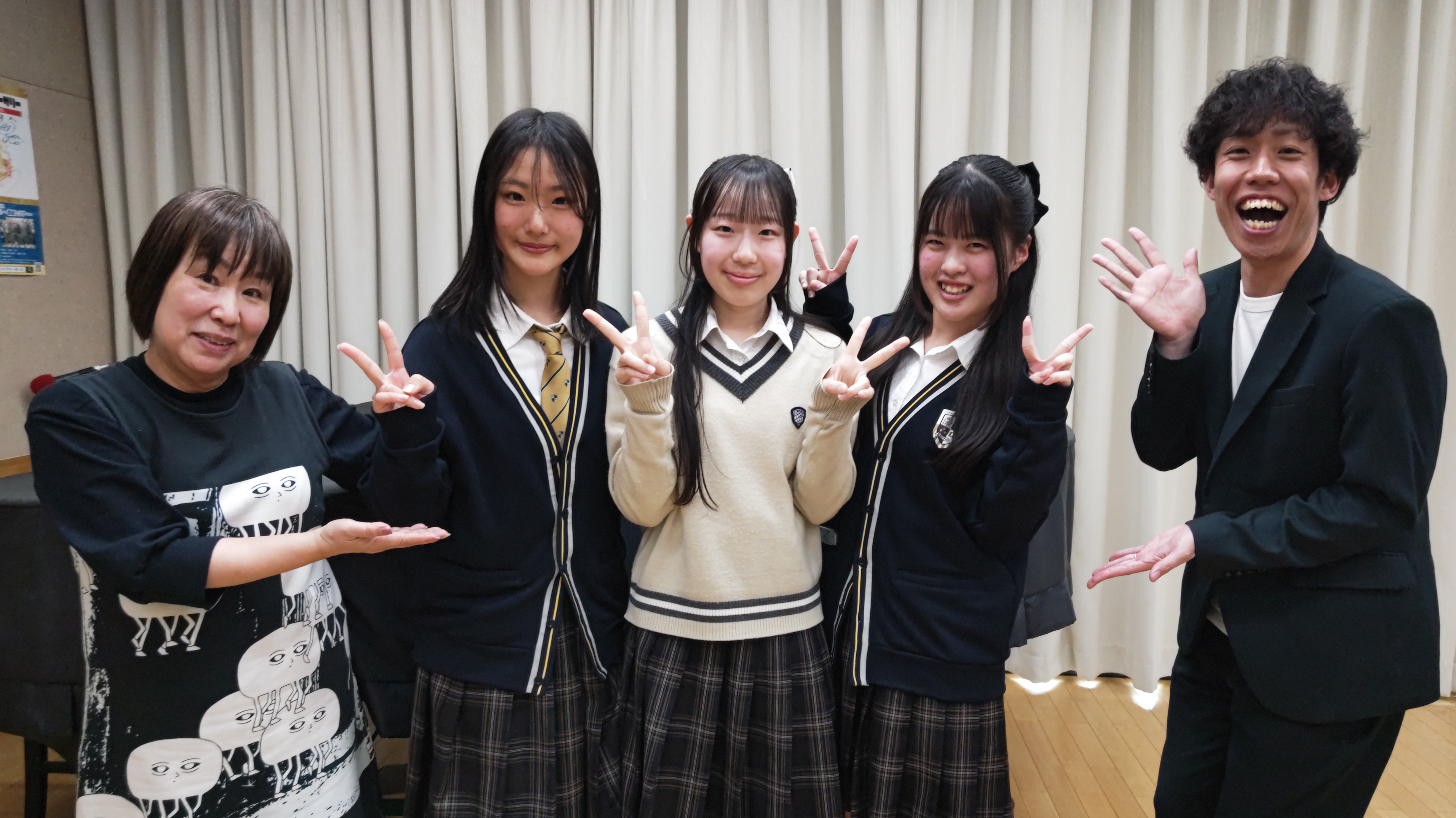 右から住友 彩乃（すみとも あやの）さん、玉川 杏紗（たまがわ あずさ）さん、潮田 唯奈さん（しおた ゆいな）さん