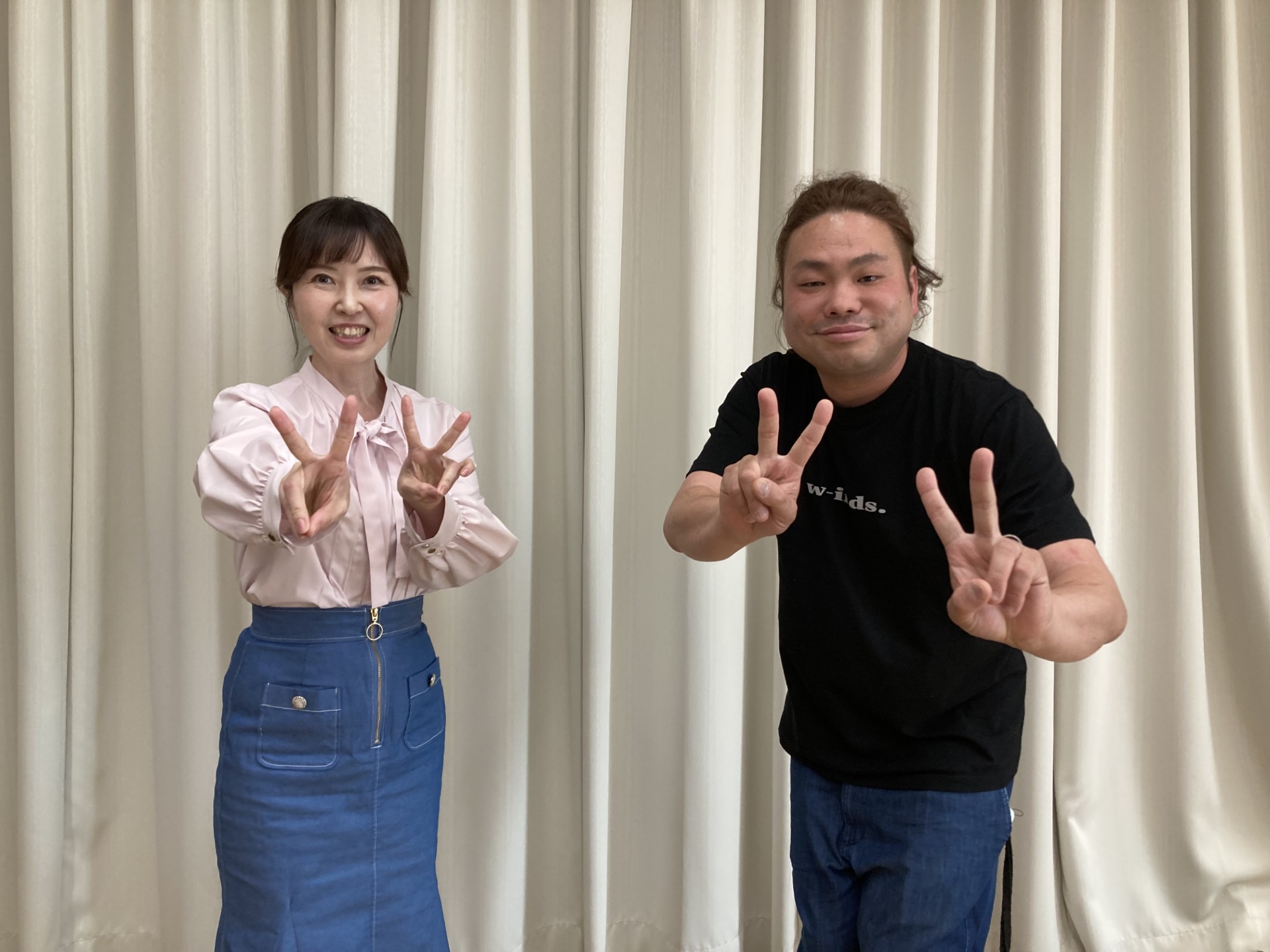 修学旅行で写真を撮るときのポーズ✌