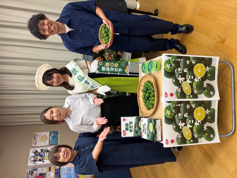 JA全農とくしまの斎村さん、徳島すだち大使の英さん