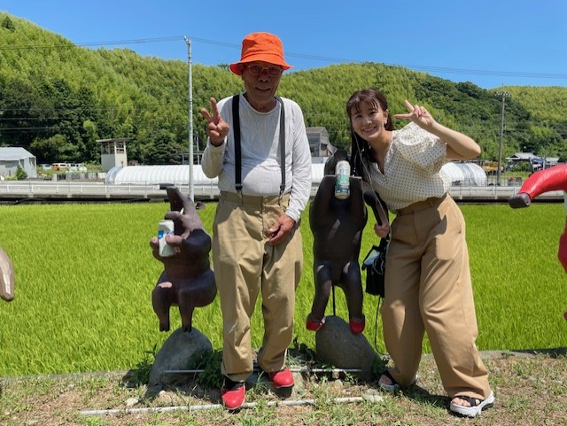 オブジェを制作している市山さん🤗