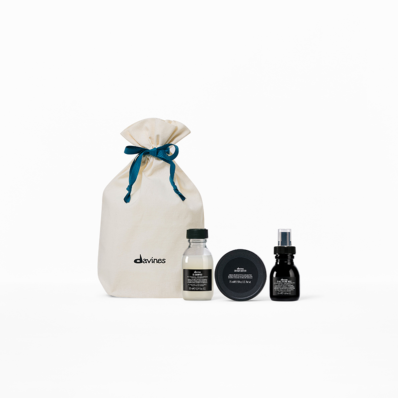 《ダヴィネス》HOLIDAY COLLECTION 「DAVINES LIMITED POUCH〈OI〉」