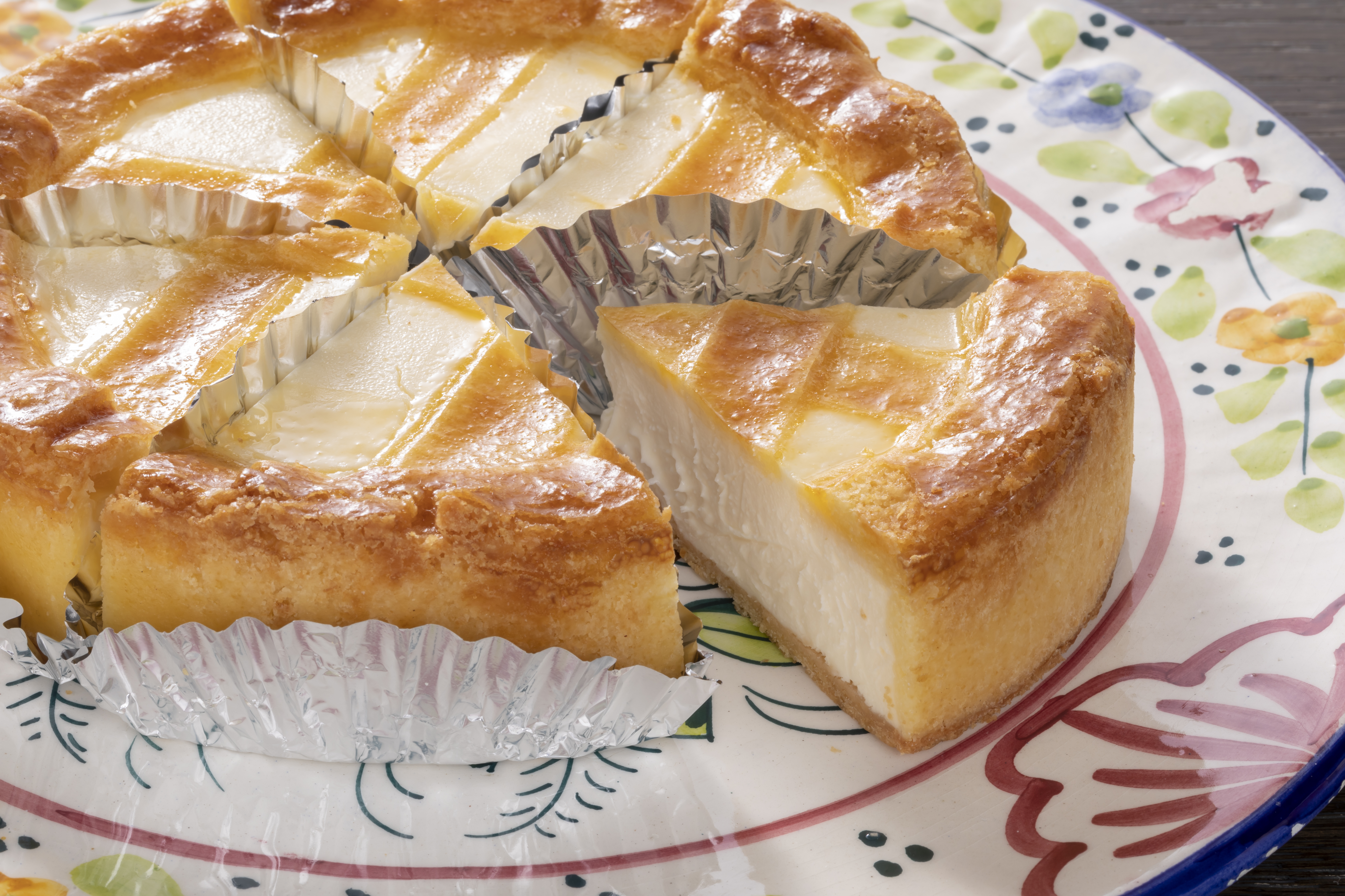 〔ロシア料理トロイカ〕ベークド・チーズケーキ5号