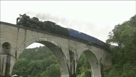 銀河の灯り、照らされるアーチ