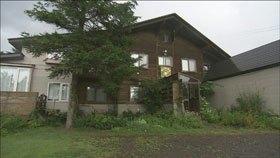 輝くガラス、心を照らすペンション