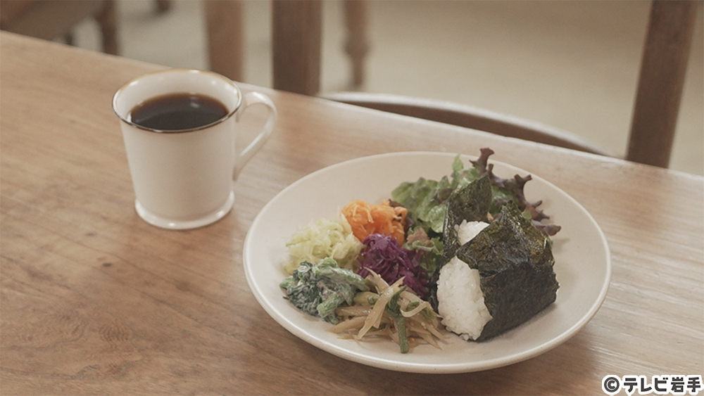 公園内の喫茶で春らしいプレート