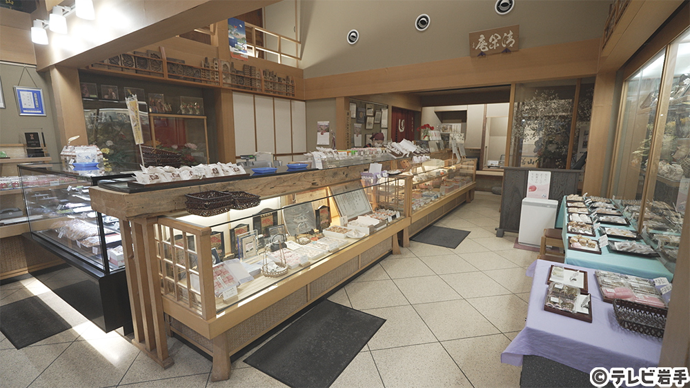 老舗の和菓子店で春らんまん