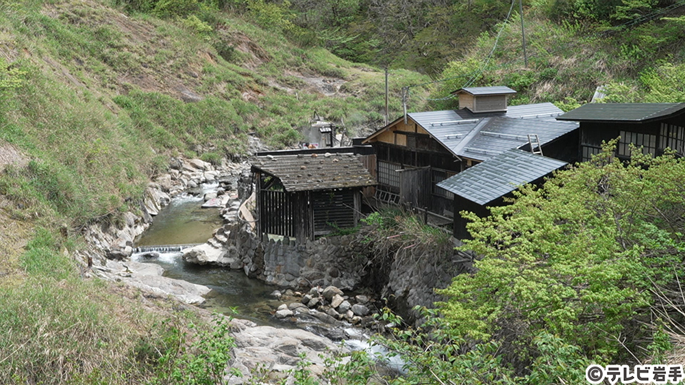 山間の秘湯へ
