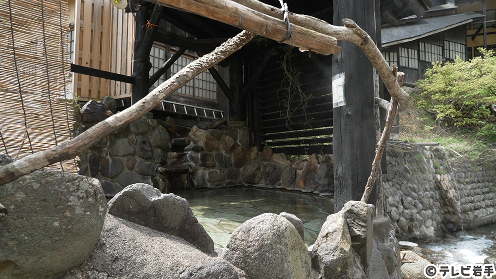 山間の秘湯へ