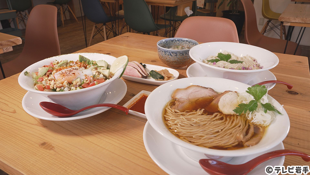 芳醇な香りの限定麺